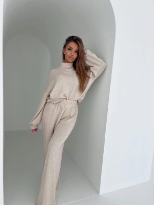 Agatha costume with wool